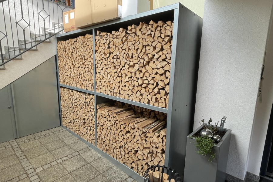 Kaminholzregal / Holzregal / Kaminholzunterstand / Holzstapler freistehend 
Gefertigt auf Kundenmasse 