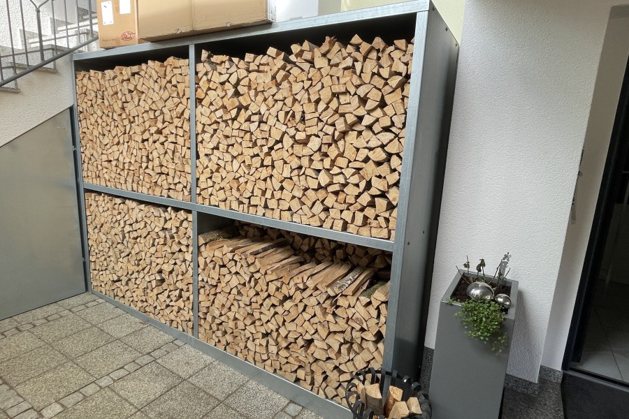 Kaminholzregal / Holzregal / Kaminholzunterstand / Holzstapler freistehend 
Gefertigt auf Kundenmasse 