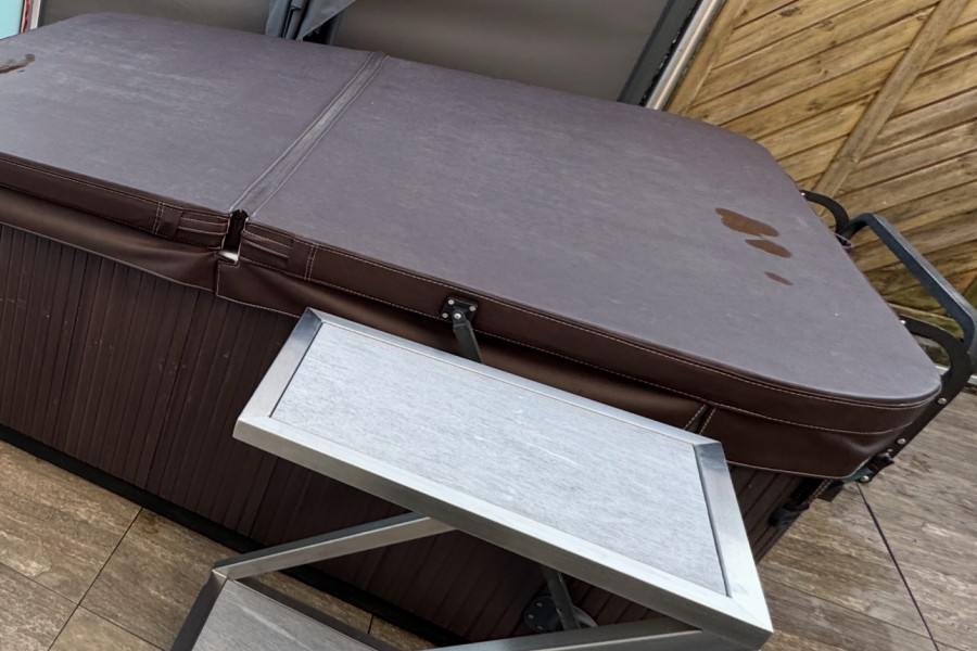 Beistelltisch zu Whirlpool auf Kundenmass Einsatz mit Feinsteinplatten. Modell "Z-Tisch"
