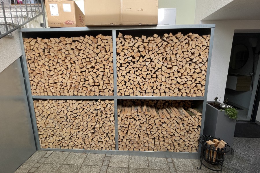 Kaminholzregal / Holzregal / Kaminholzunterstand / Holzstapler freistehend 
Gefertigt auf Kundenmasse 