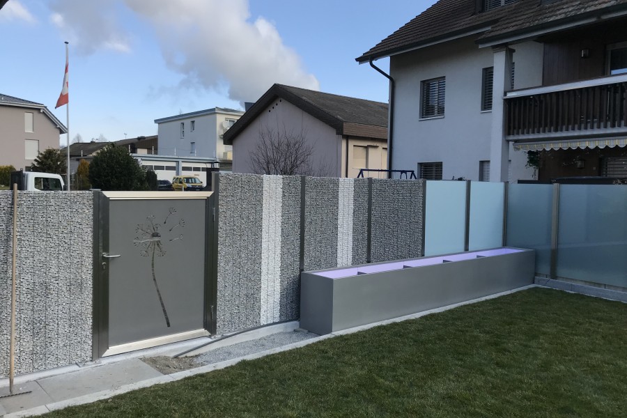 Gartentre Edelstahl mit Aluminiumeinsatz Pusteblume Referenz Leibstadt 