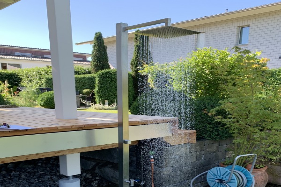 Gartendusche Kaltwasser / Mischwasser Modell GS02 mit Regenwaldduschkopf & Wasserhahn / Fussdusche. Rckseitig Anschluss Gardena 